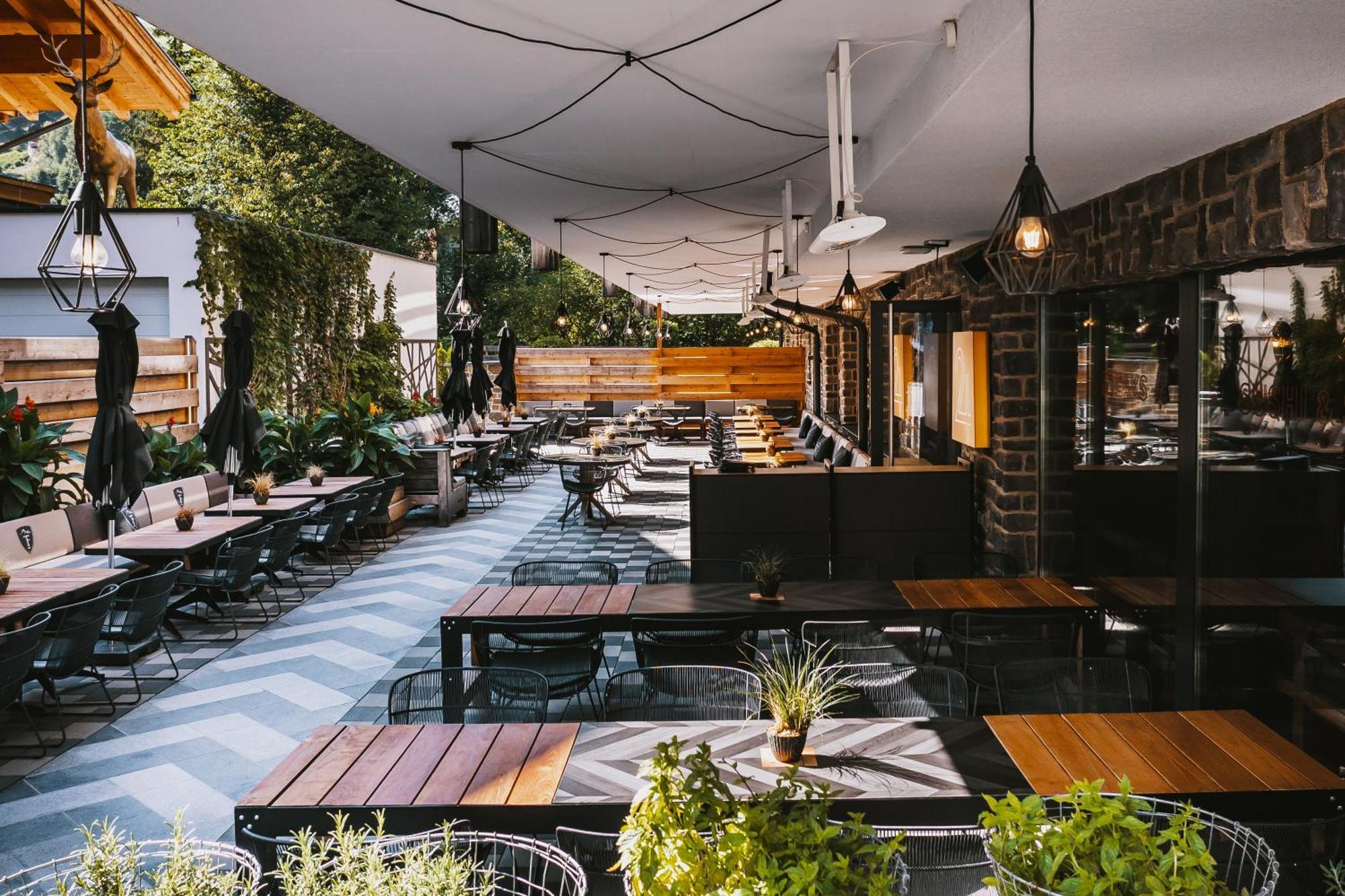 24 By Avenida - Mountain Hotel Капрун Екстериор снимка