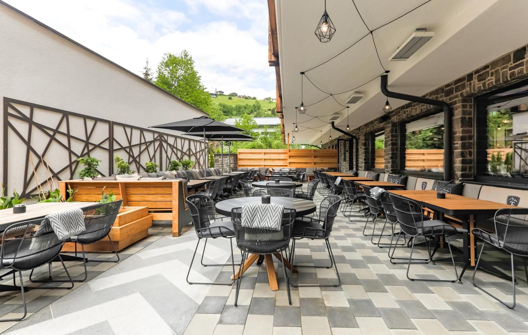 24 By Avenida - Mountain Hotel Капрун Екстериор снимка