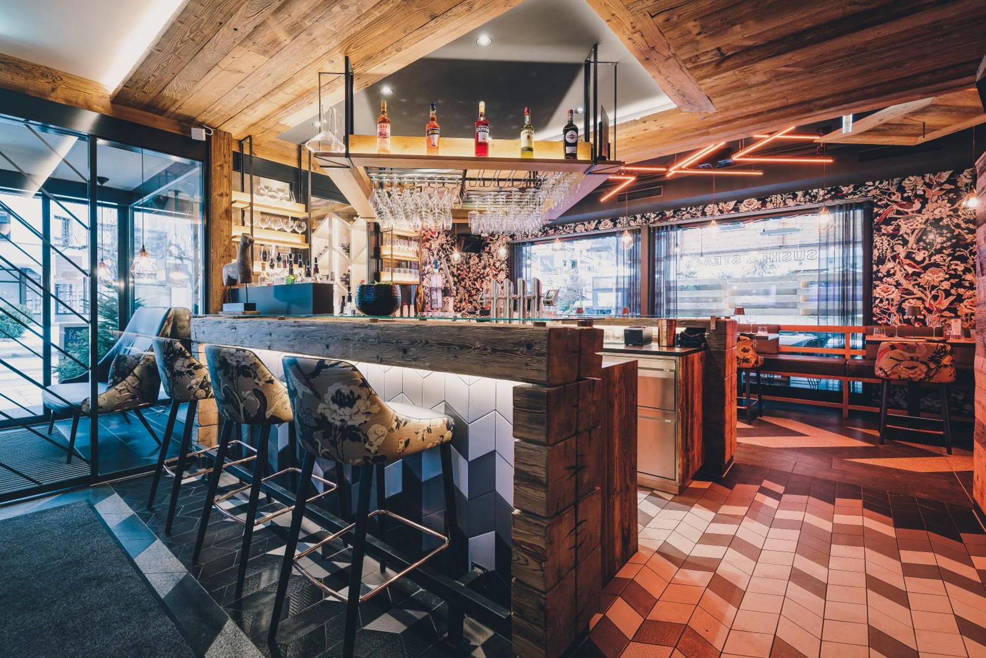 24 By Avenida - Mountain Hotel Капрун Екстериор снимка